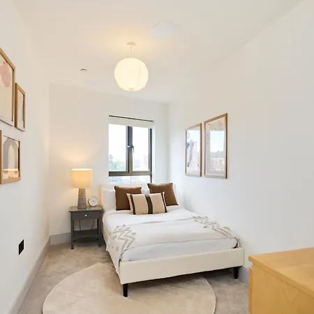 The South Wimbledon Escape - Lovely 3Bdr With Balcony London Exterior photo