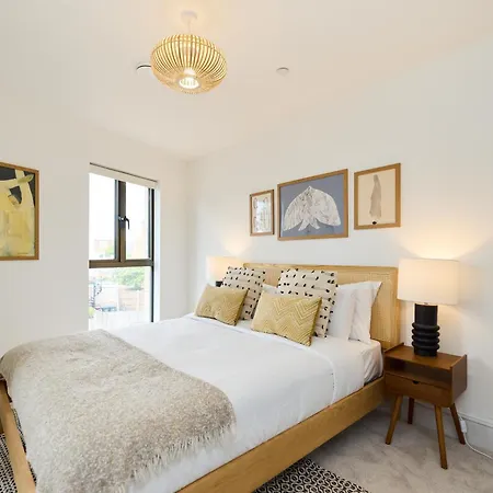 The South Wimbledon Escape - Lovely 3Bdr With Balcony London Exterior photo