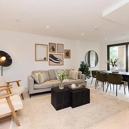 The South Wimbledon Escape - Lovely 3Bdr With Balcony London Exterior photo