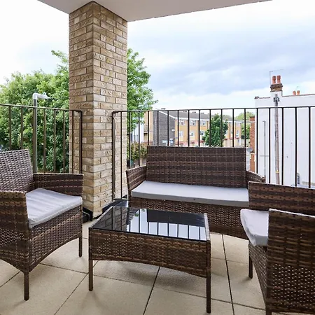 The South Wimbledon Escape - Lovely 3Bdr With Balcony London Exterior photo