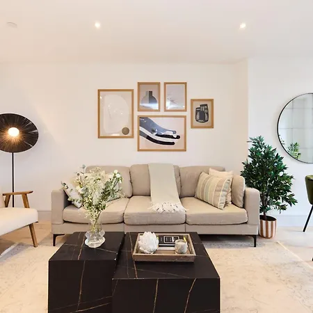 The South Wimbledon Escape - Lovely 3Bdr With Balcony London Exterior photo