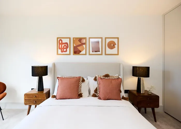 The South Wimbledon Escape - Lovely 3Bdr With Balcony