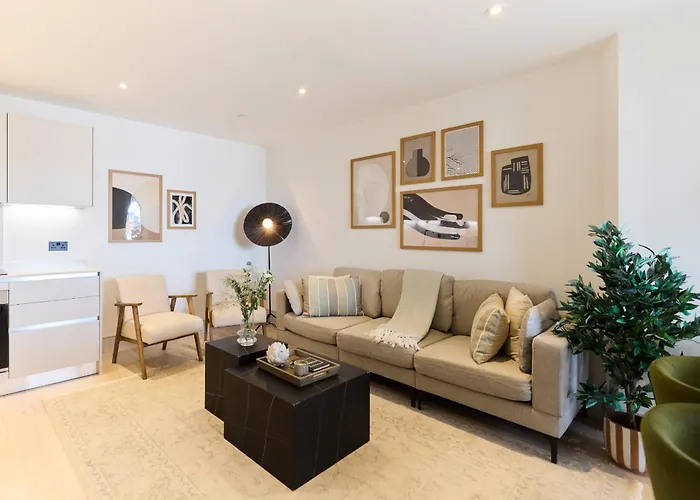 The South Wimbledon Escape - Lovely 3Bdr With Balcony
