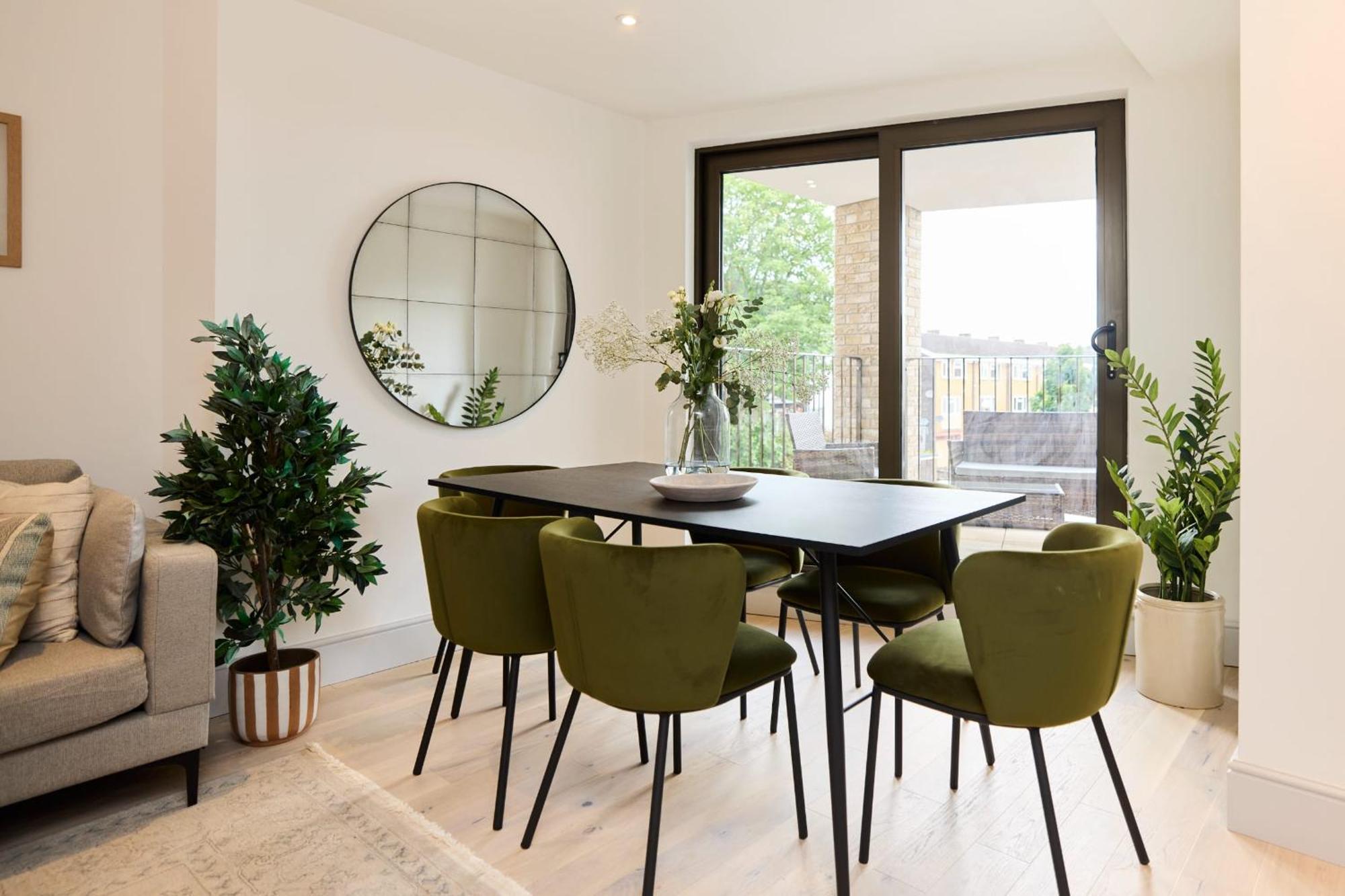 The South Wimbledon Escape - Lovely 3bdr With Balcony * Лондон