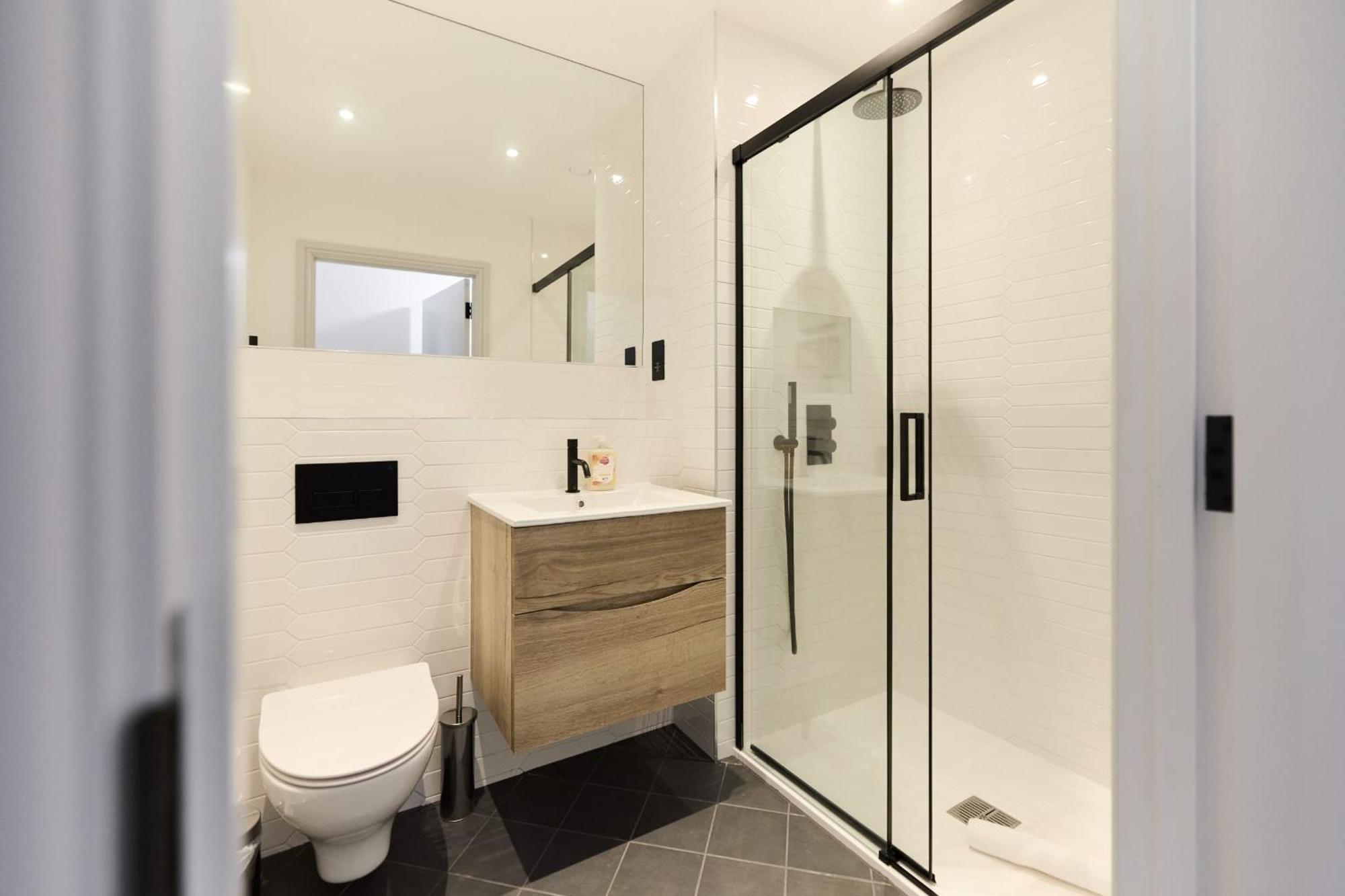 The South Wimbledon Escape - Lovely 3bdr With Balcony Апартаменты