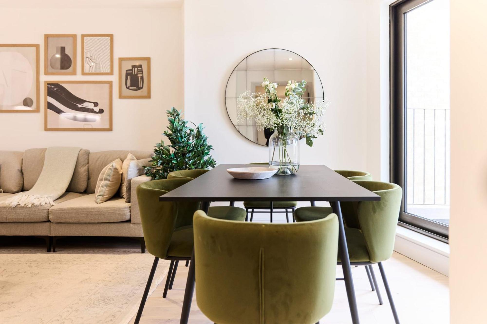 The South Wimbledon Escape - Lovely 3bdr With Balcony Лондон