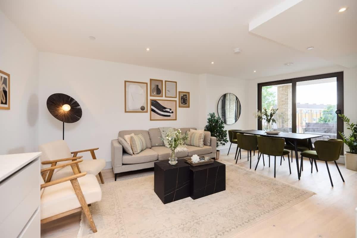 The South Wimbledon Escape - Lovely 3bdr With Balcony Appartement